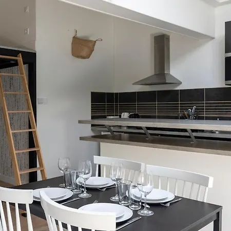 Centre Caen - Proche St-Sauveur - 4 Voyageurs Апартаменты *