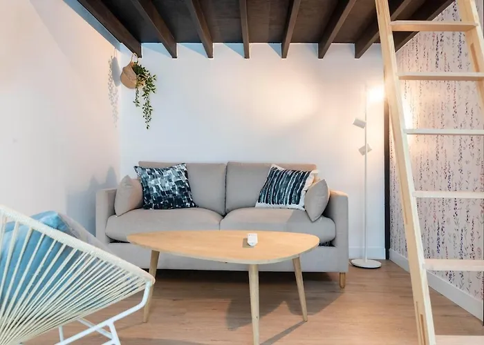 Proche Place Saint-sauveur Appartement *